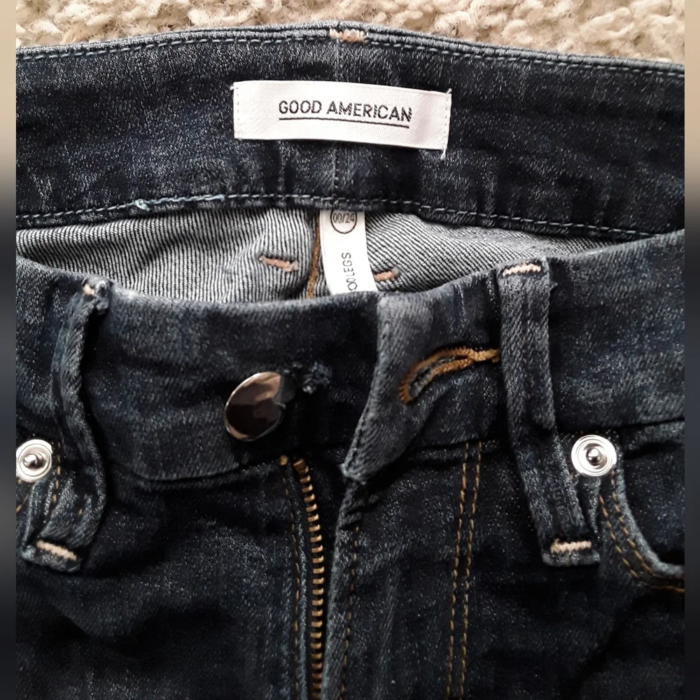 Good American Jeans - Blue with Manufactured Tears - size 00/24 (28 inseam) - Picture 3 of 5